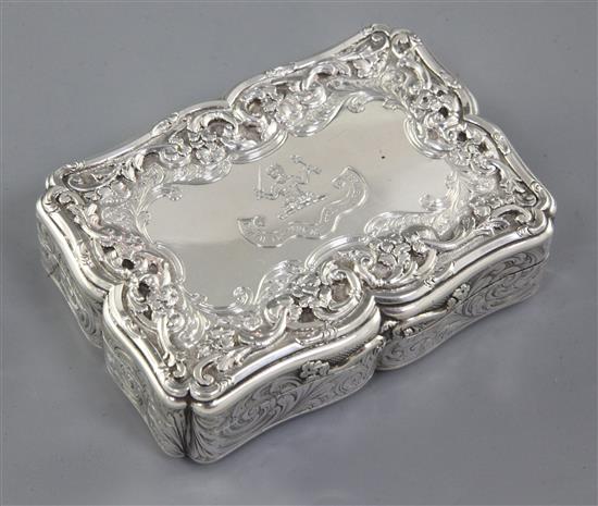 An early Victorian silver table snuff box, Length 4”/100 mm Width 47mm Weight 8.1oz/230grms